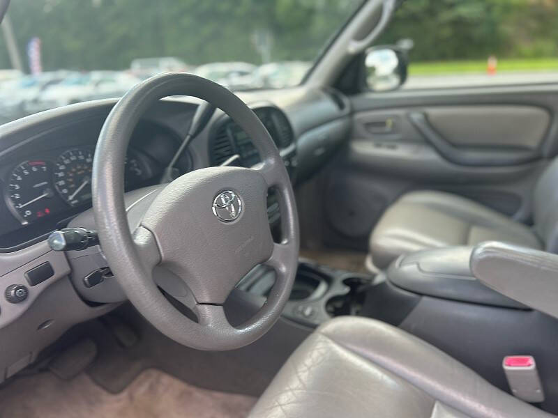 2005 Toyota Sequoia SR5