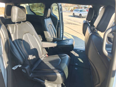 2025 Chrysler Pacifica Select