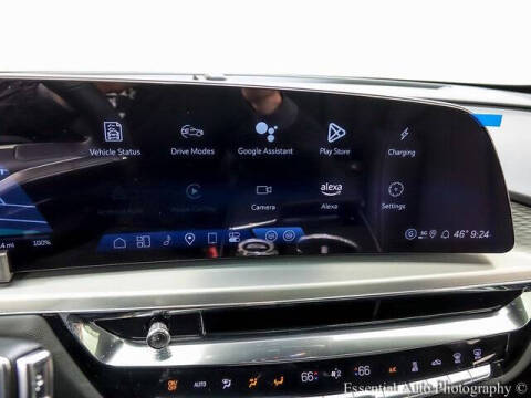 2025 Cadillac LYRIQ Luxury 2