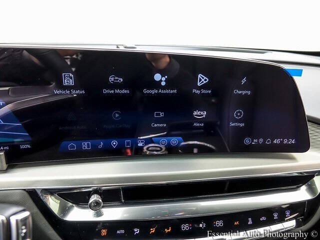 2025 Cadillac LYRIQ Luxury 2