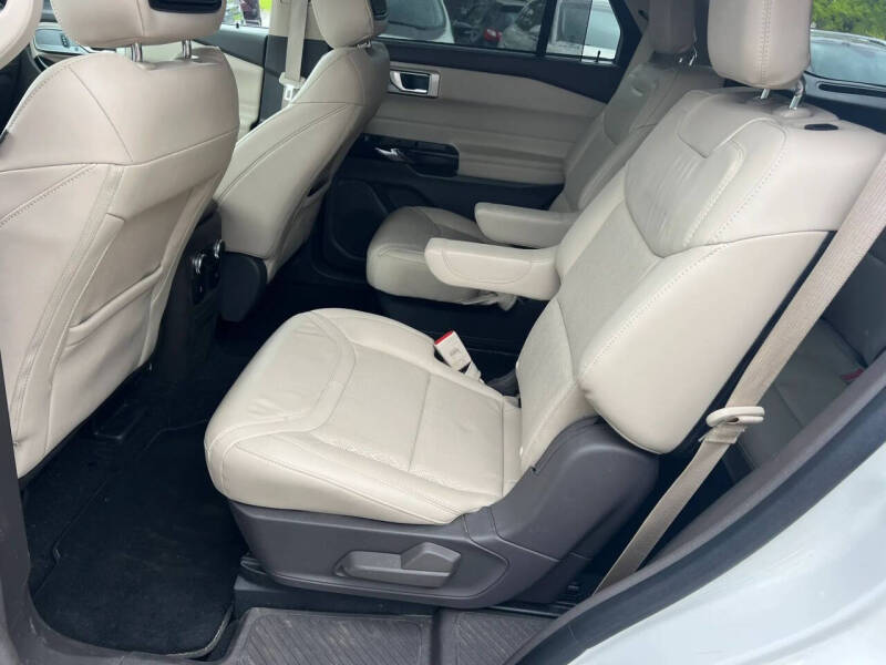 2023 Ford Explorer Hybrid Platinum