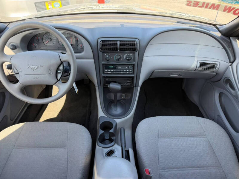 2000 Ford Mustang