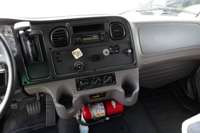 2014 Freightliner M2 106