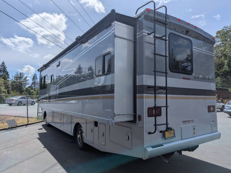 2021 Winnebago Adventurer 29B / 30ft