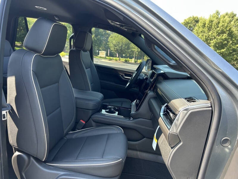 2025 GMC Yukon Elevation