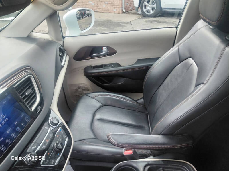 2017 Chrysler Pacifica Touring-L