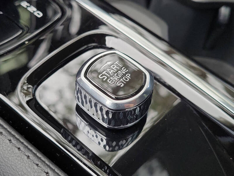 2024 Volvo S60 Recharge T8 Plus Dark Theme