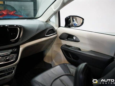 2022 Chrysler Pacifica Hybrid Touring L