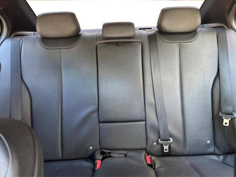 2016 BMW 3 Series 320i