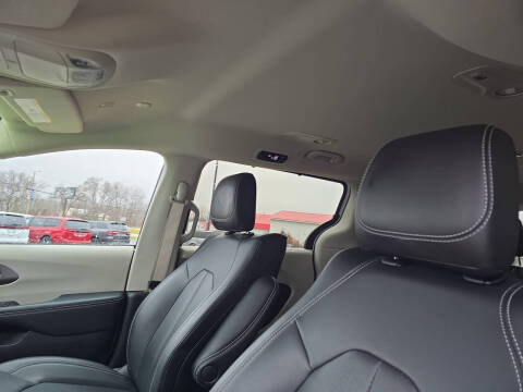 2024 Chrysler Pacifica Touring L