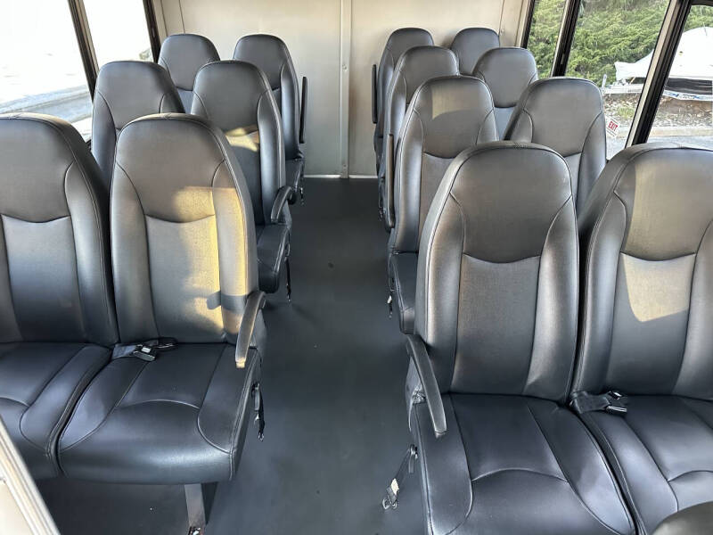 2023 Ford E-Series E-450 SD