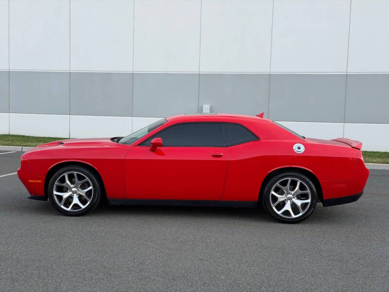 2016 Dodge Challenger SXT Plus
