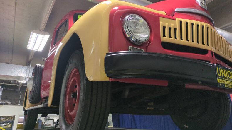 1953 International L-120 Series