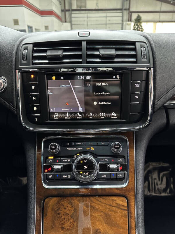 2017 Lincoln Continental Select