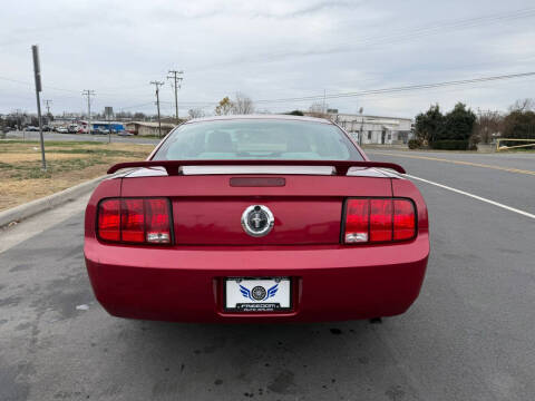 2005 Ford Mustang V6 Deluxe