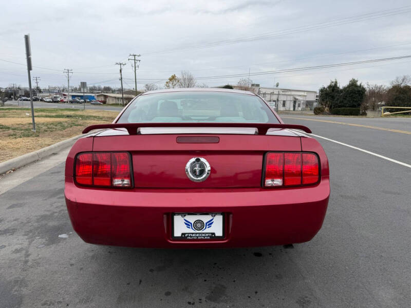 2005 Ford Mustang V6 Deluxe