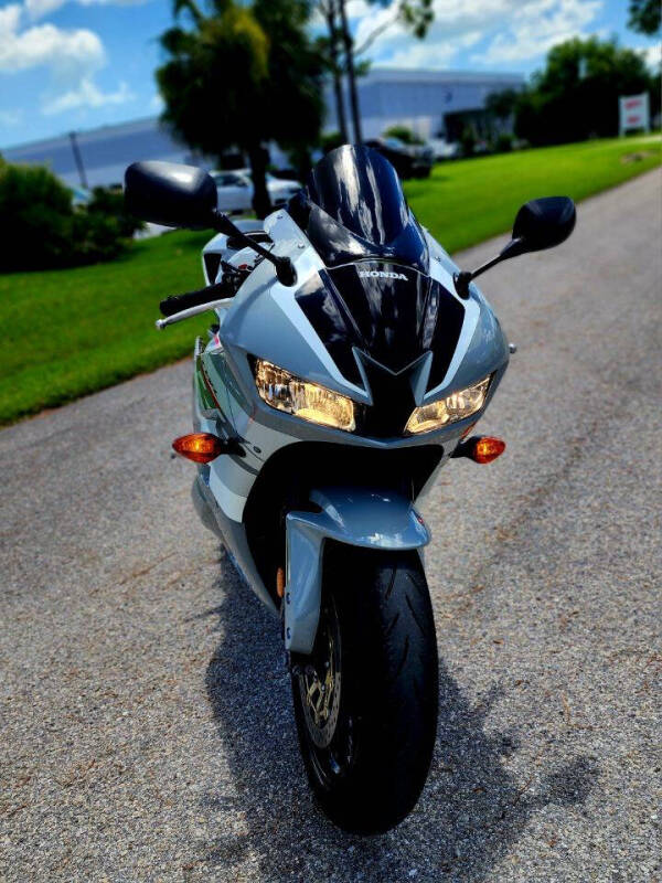 2025 Honda CBR600RR