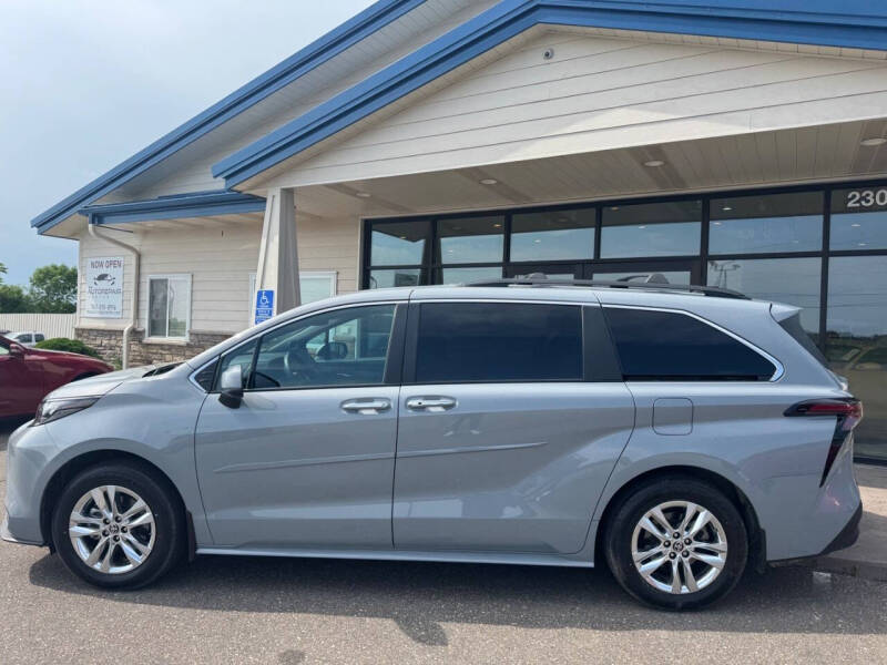 2023 Toyota Sienna Woodland Edition