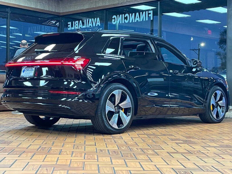 2022 Audi e-tron quattro Premium Plus