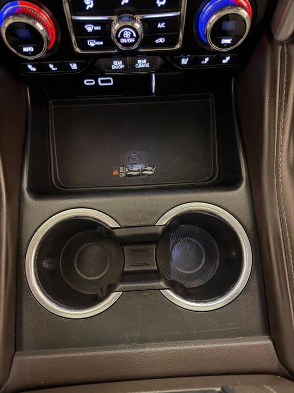 2022 GMC Yukon XL SLT