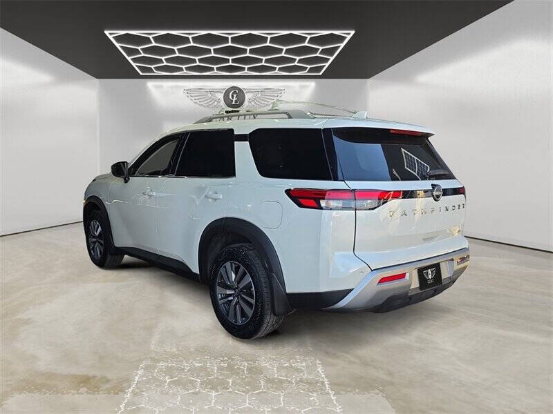 2024 Nissan Pathfinder SL