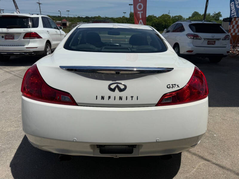 2011 Infiniti G37 Coupe x