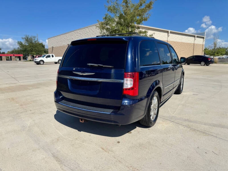 2013 Chrysler Town and Country Touring