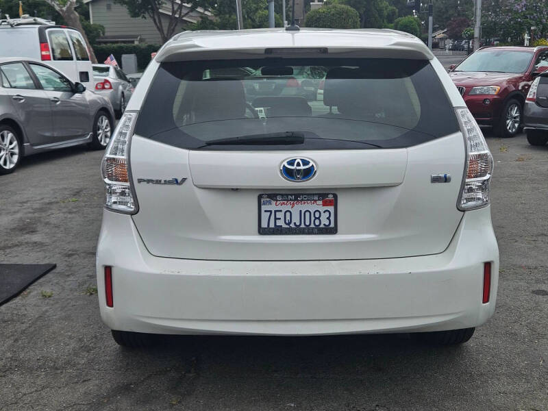 2014 Toyota Prius v
