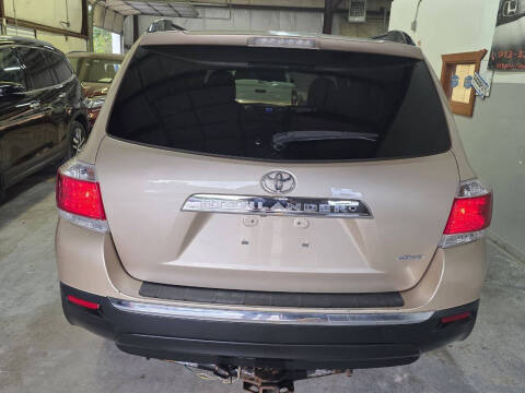 2013 Toyota Highlander SE