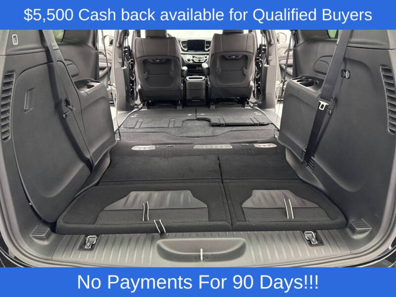 2026 Chrysler Pacifica Select