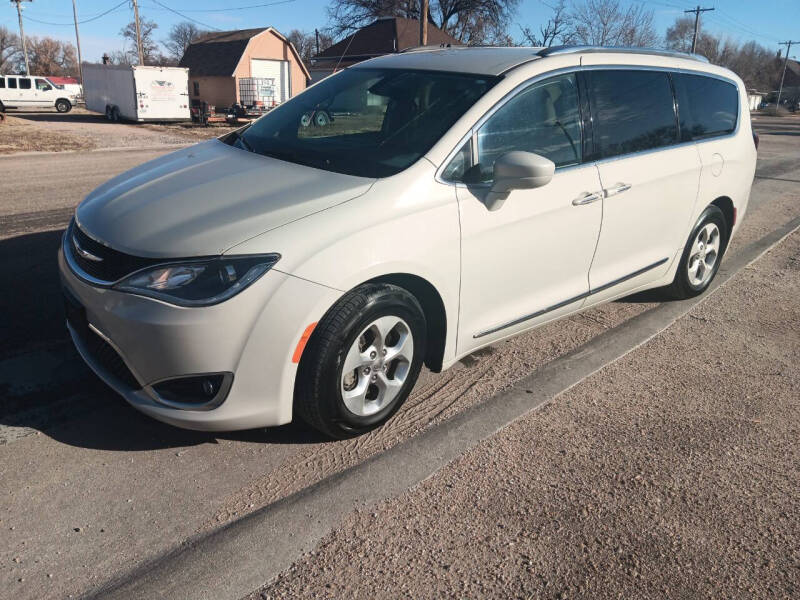 Used 2017 Chrysler Pacifica Touring-L Plus with VIN 2C4RC1EG8HR653767 for sale in Cambridge, NE