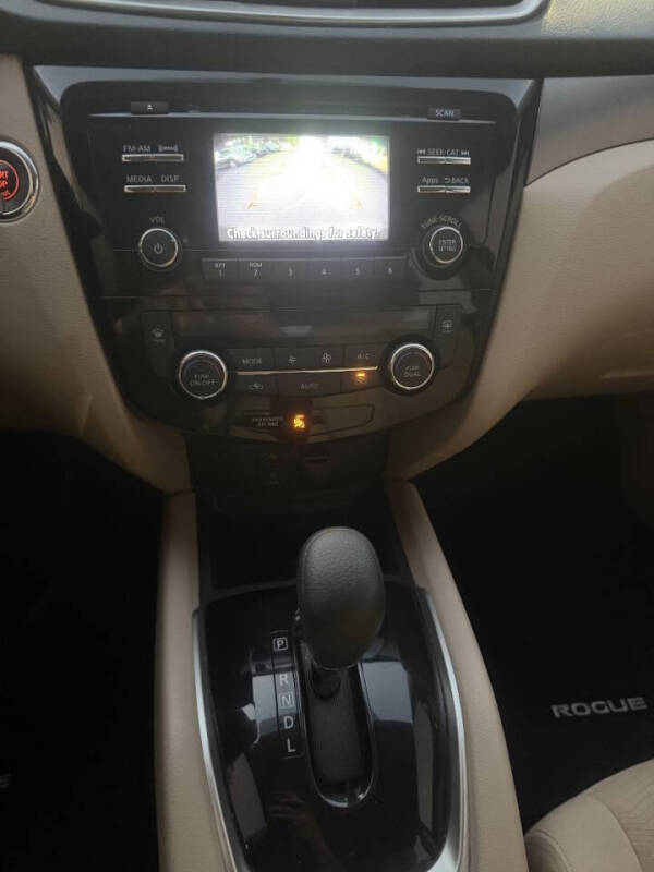 2016 Nissan Rogue SV