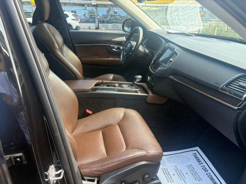 2019 Volvo XC90 T6 Momentum