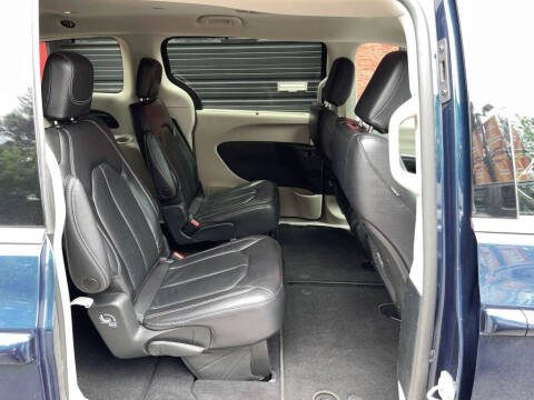 2022 Chrysler Pacifica Touring L