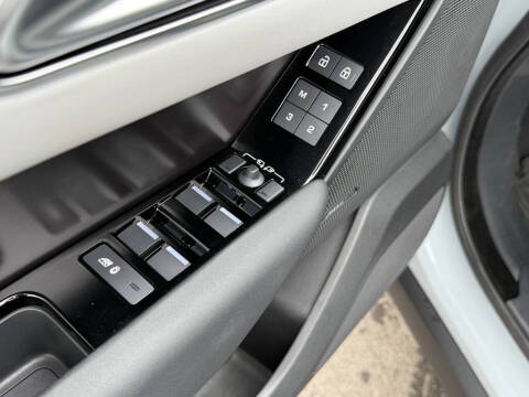 2026 Land Rover Range Rover Velar P250 Dynamic SE