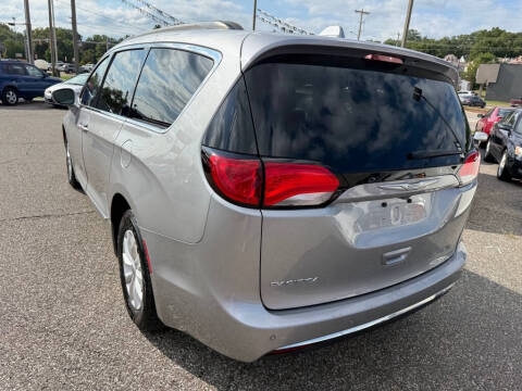 2017 Chrysler Pacifica Touring-L