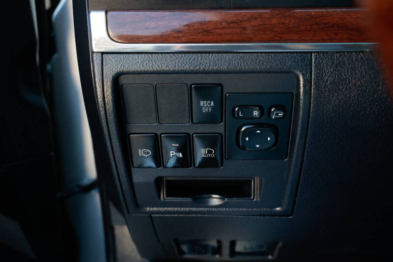 2017 Toyota Land Cruiser