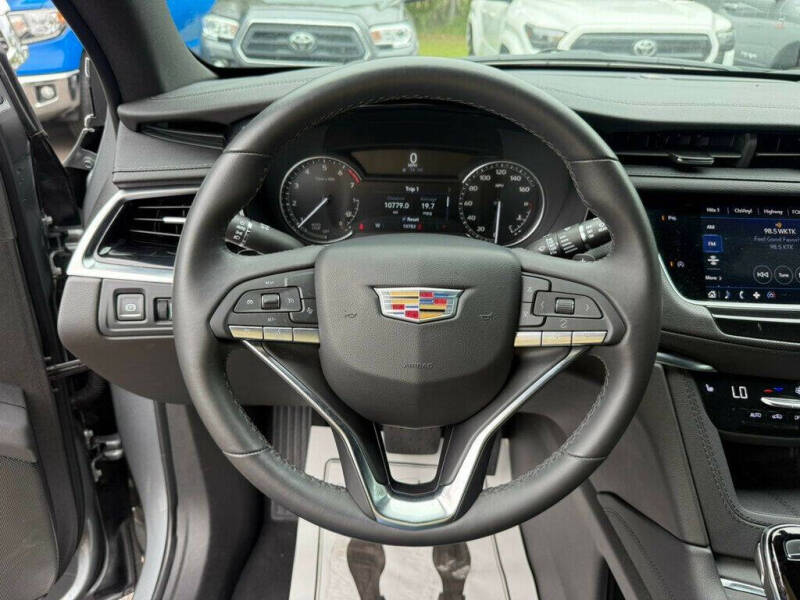 2024 Cadillac XT6 Luxury