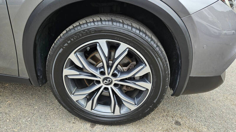 2017 Infiniti QX30 Premium
