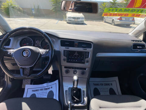 2017 Volkswagen Golf TSI S