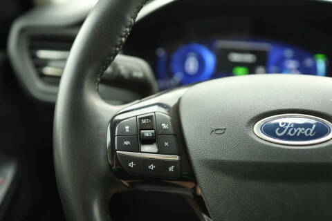 2022 Ford Escape Hybrid Titanium