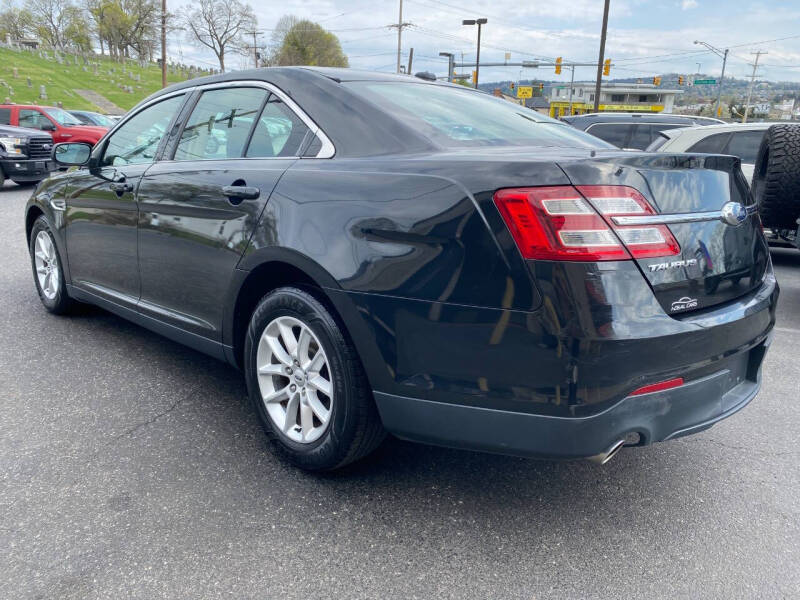2015 Ford Taurus SE