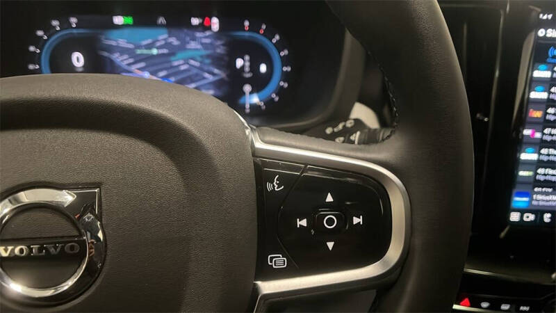 2025 Volvo XC60 B5 Plus Dark Theme