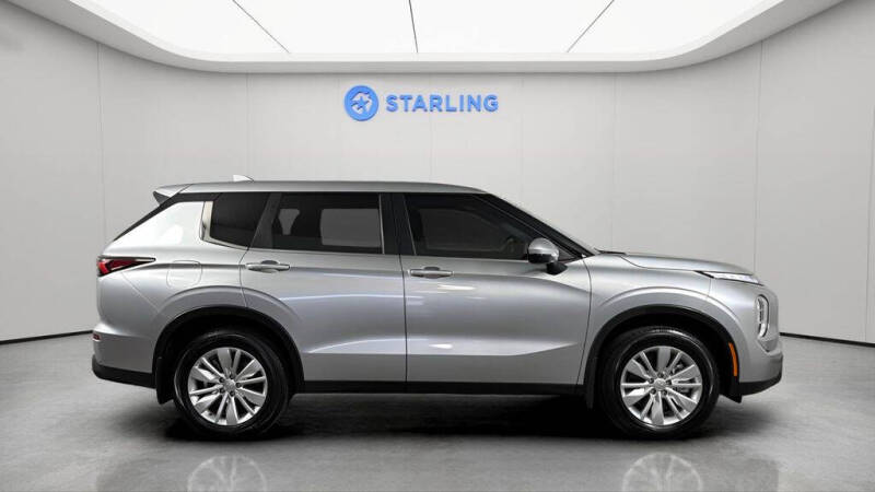2025 Mitsubishi Outlander ES