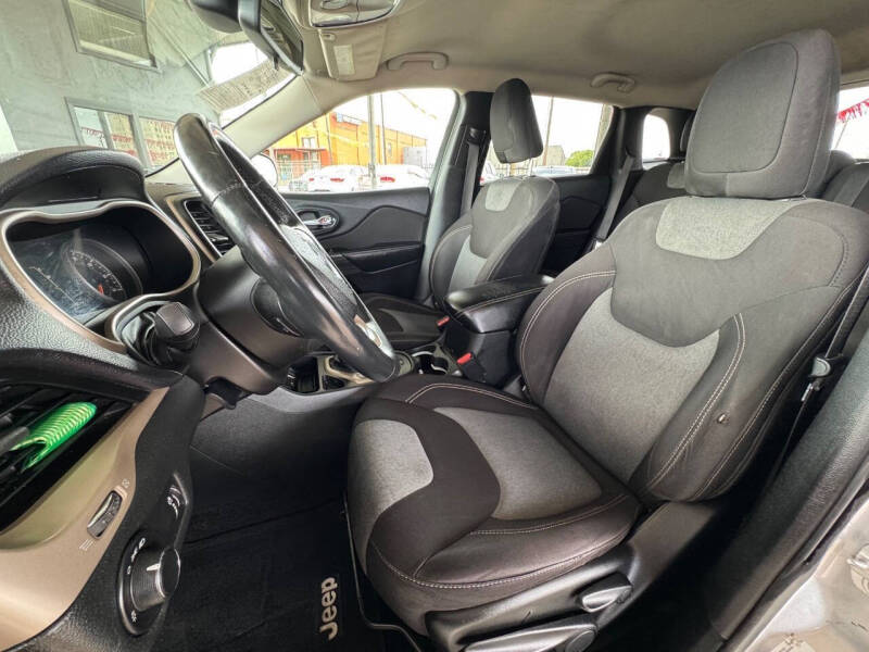 2015 Jeep Cherokee Sport