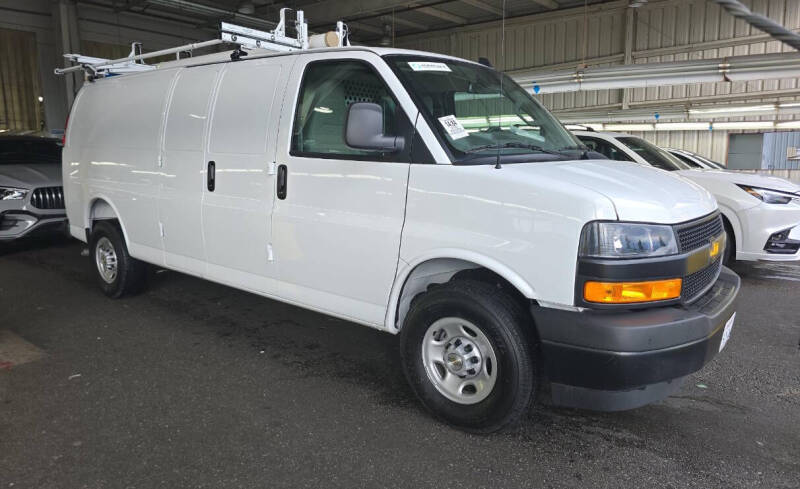 2025 Chevrolet Express Cargo Work Van's photo