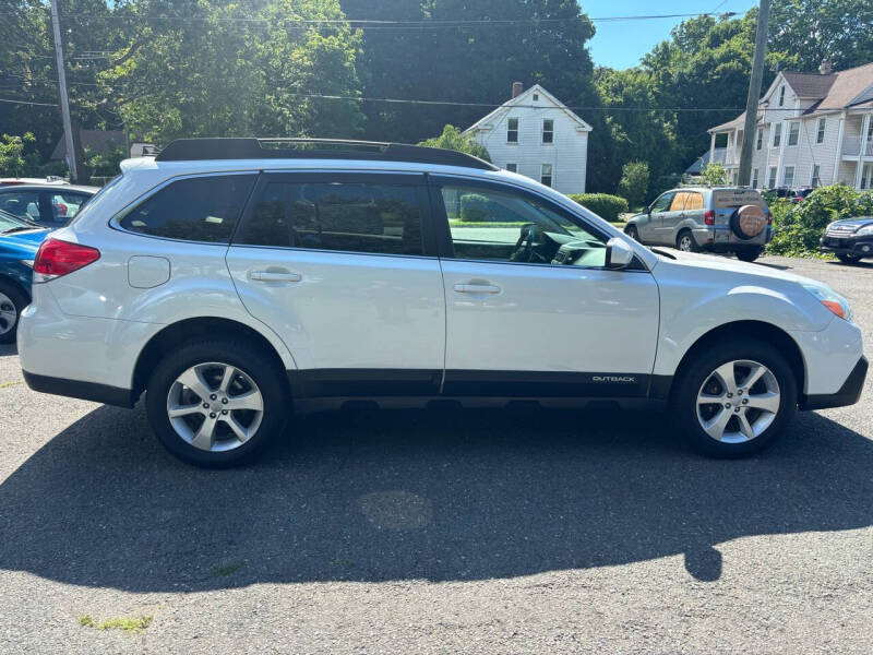 2013 Subaru Outback Premium photo 6