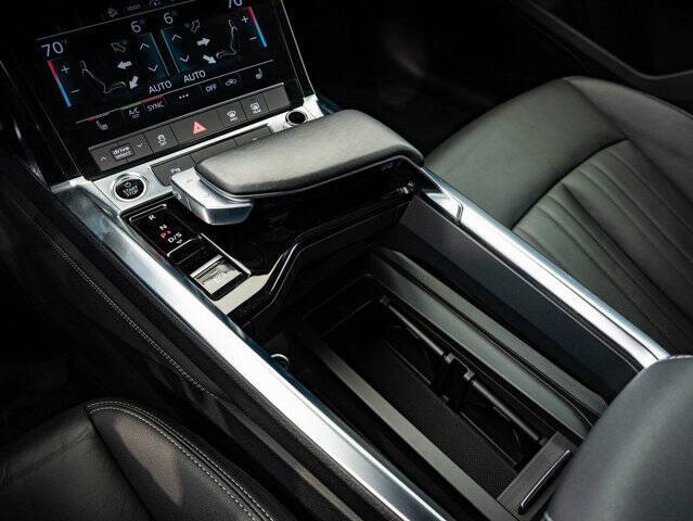 2022 Audi e-tron quattro Premium
