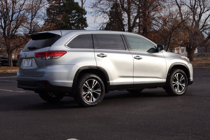 2019 Toyota Highlander LE