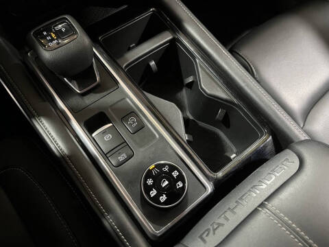 2023 Nissan Pathfinder SL